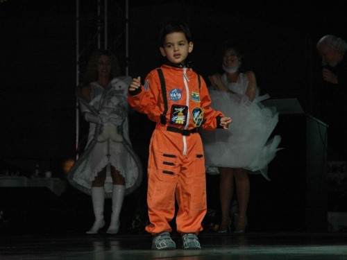 space_fashion_show_001.jpg