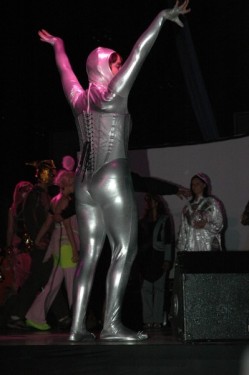 space_fashion_show_006.jpg