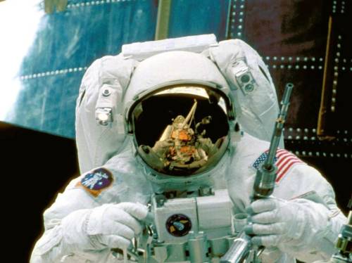 astronaut5.jpg